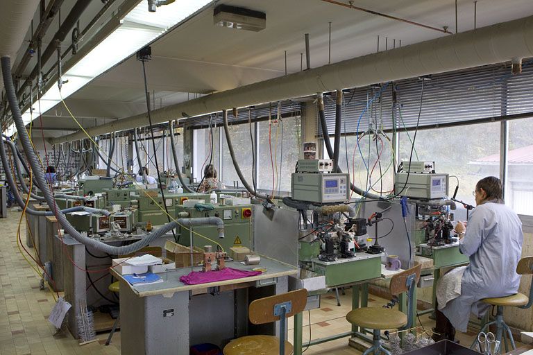 Intérieur d'un atelier de soudage.