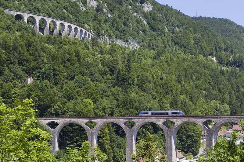 Le grand viaduc, avec celui des Crottes en arrière-plan (vue rapprochée).