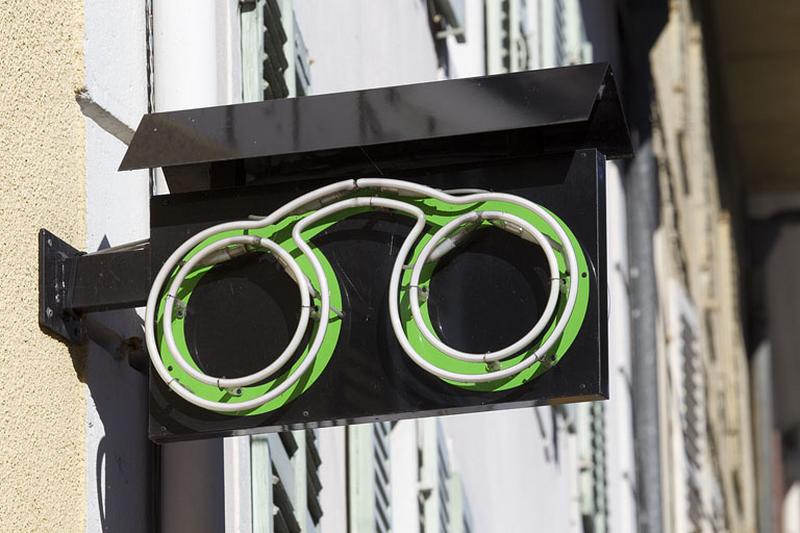 Enseigne d'opticien.