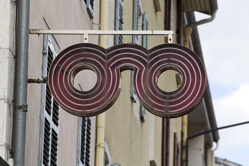 Enseigne d'opticien.