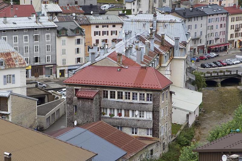 Vue d'ensemble plongeante, depuis l'est.
