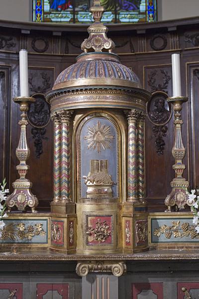 Le tabernacle et l'exposition fermée, de face.