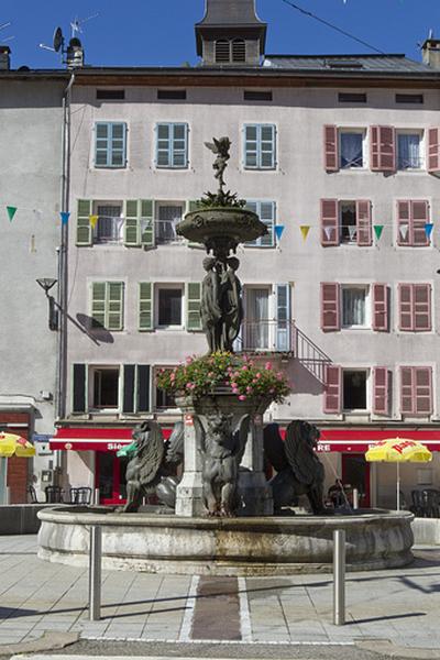 Fontaine aux lions, place Henri Lissac.
