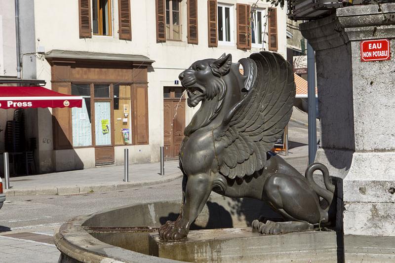 Le lion ailé sud-ouest, de profil droit.