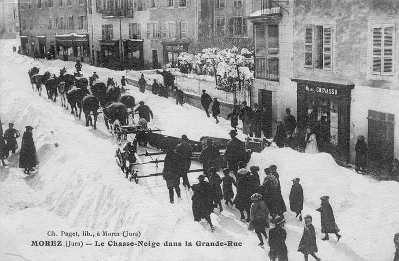 Morez (Jura) - Le Chasse-Neige dans la Grande-Rue, 1er quart 20e siècle.