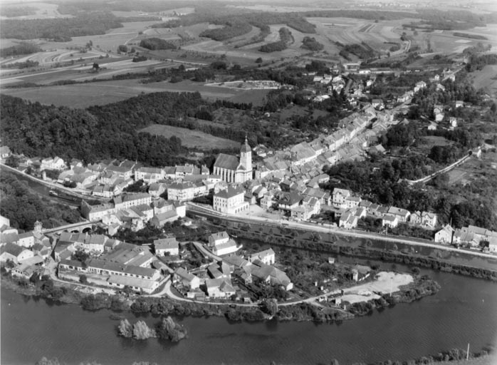 Vue aérienne depuis le sud-ouest.