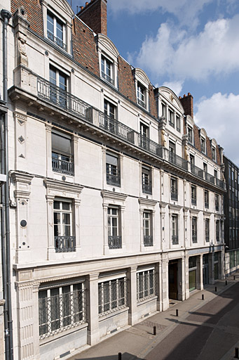 Immeuble et ateliers d'horlogerie (3e quart 19e siècle), 11 rue Gustave Courbet.