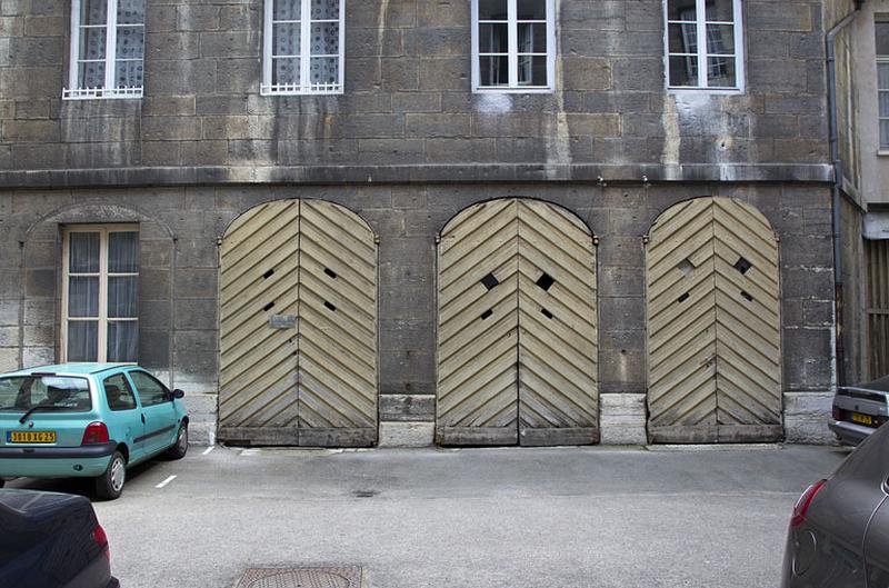 Bâtiment des remises : détail du rez-de-chaussée, de face.