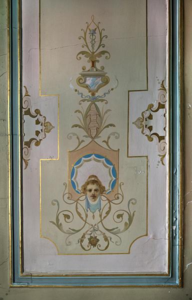 Logis principal, appartement du premier étage, grande pièce sur rue : détail d'un décor du plafond.