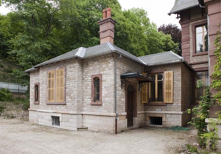 Annexe accolée à la façade postérieure de la demeure..