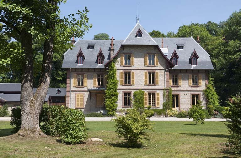 Façade antérieure vue de face.