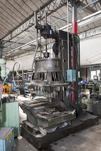 Machine multiple à percer Natco.