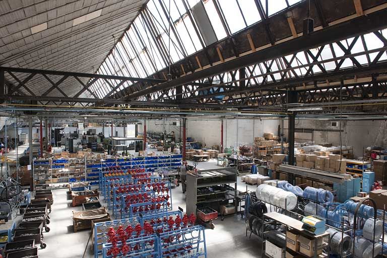 Atelier de fabrication des pompes. Vue plongeante depuis le nord-ouest.