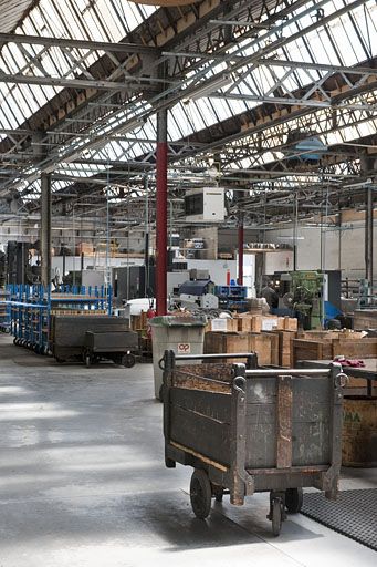 Atelier de fabrication des pompes. Vue partielle.