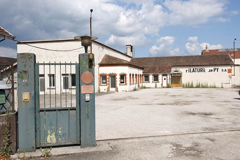 Bâtiments d'entrée.