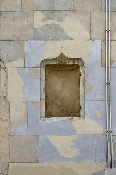 Logis principal, façade antérieure, partie droite : détail d'une niche.