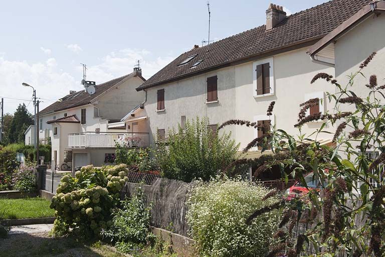 Façades postérieures vues de trois quarts.