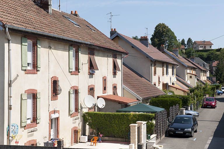 Vue d'ensemble des maisons rue de Reims.