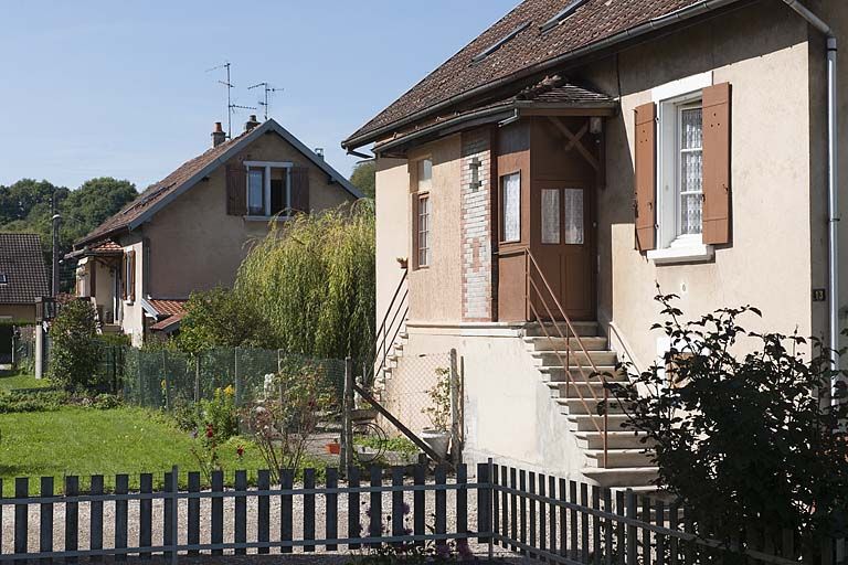 Maisons jumélees. Vue de trois quarts.