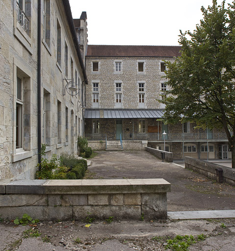 Vue de la façade antérieure du bâtiment Girod de Chantrans.