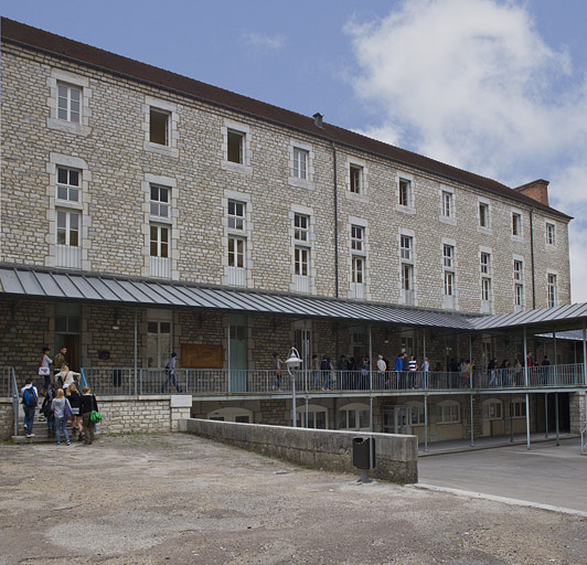 Vue générale de la façade antérieure du bâtiment Girod de Chantrans.