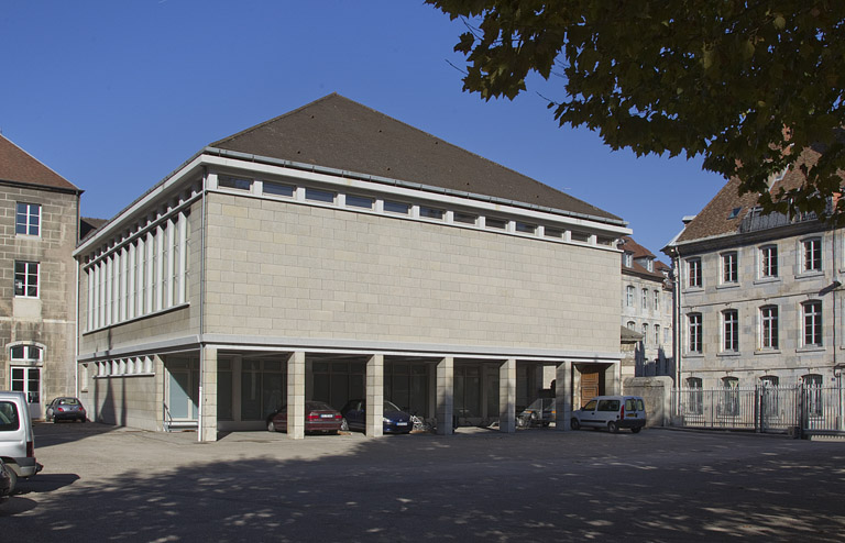 Façade antérieure du gymnase.