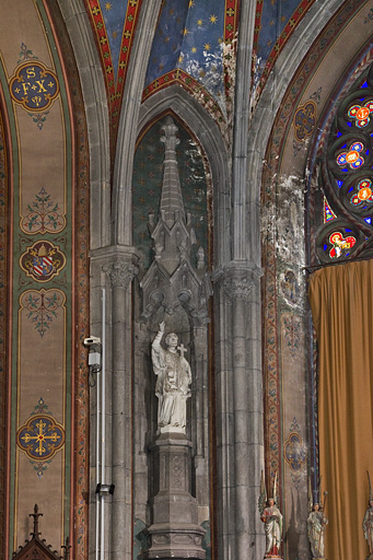 Décor sculpté du choeur situé entre deux retombées d'ogives (côté nord).