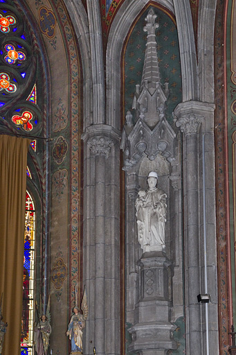 Décor sculpté du choeur situé entre deux retombées d'ogives (côté sud).