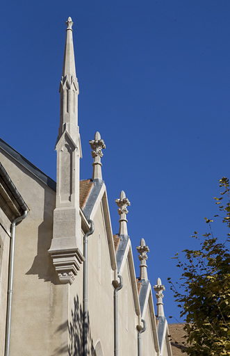 Pinacles de la façade sud de la chapelle surmontant chaque travée.