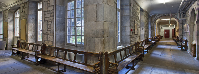 Galeries du cloître du bâtiment Ducat.