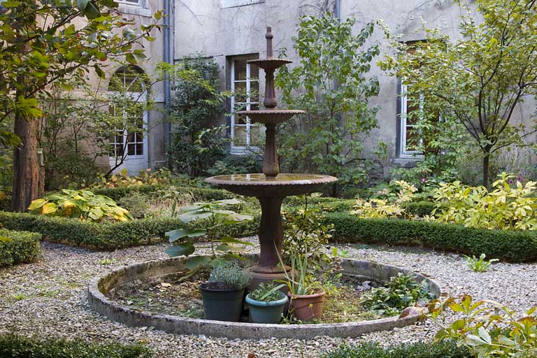 Fontaine du cloître.