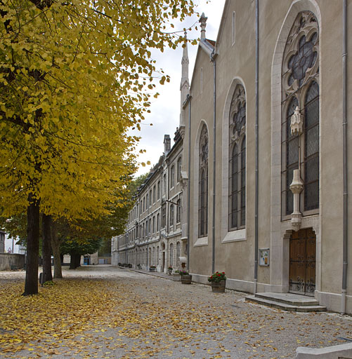 Vue générale de la chapelle prolongeant le bâtiment Ducat.