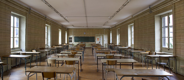 Salle de cours située au deuxième étage de l'aile ouest du cloître (représentant également l'aile est de la cour) : elle traverse l'aile en longueur et en largeur.