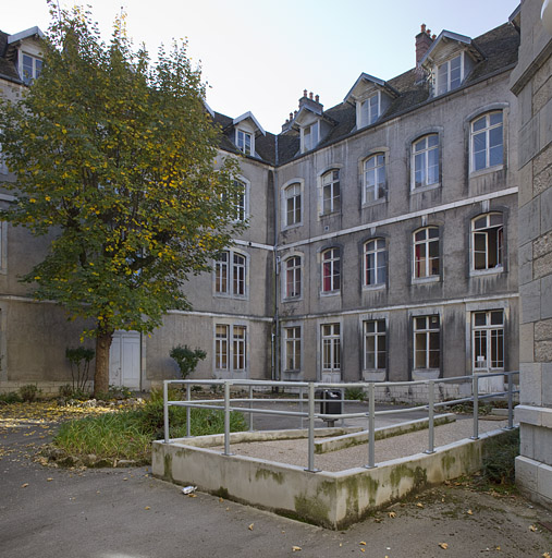 Bâtiments de la cour située dans le bâtiment Ducat.