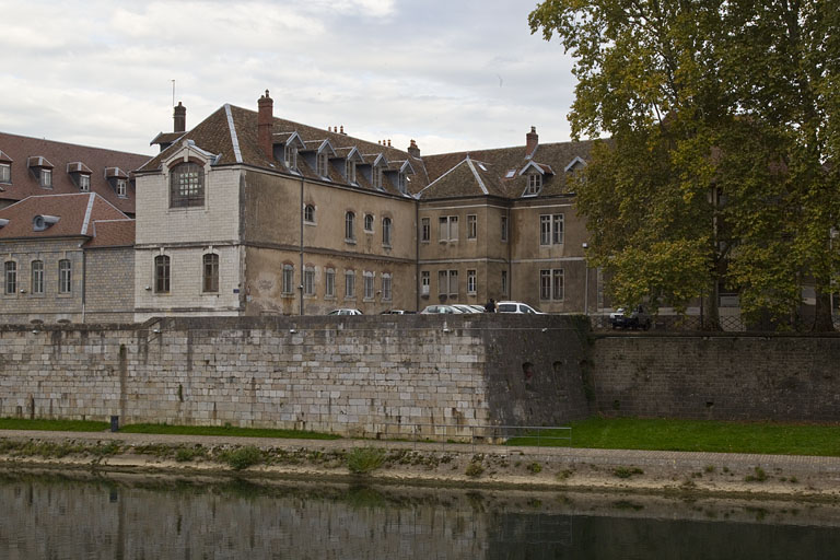 Façades postérieures de l'extrémité ouest du bâtiment Ducat.