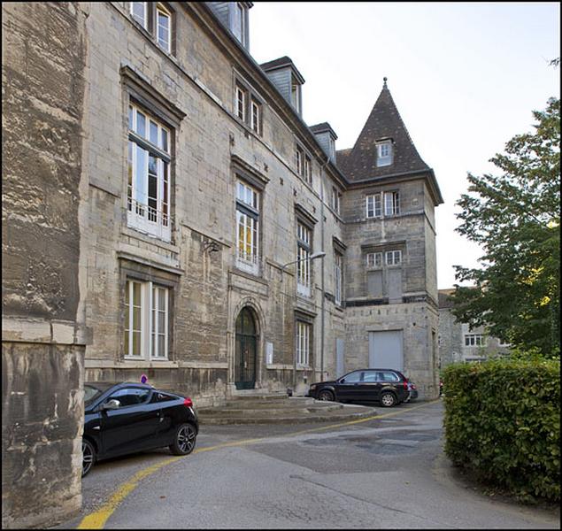 Hôtel de Montmartin, actuellement hôpital Saint-Jacques