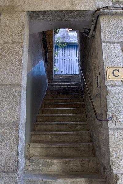 Deuxième logis secondaire : détail de l'escalier à retours sans jour.