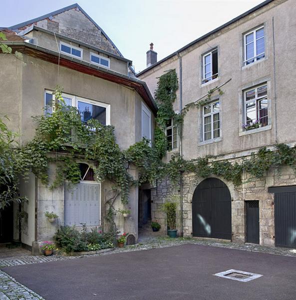 Troisième logis secondaire : de trois quarts gauche.