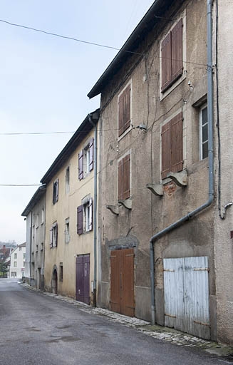 La rue Basse, vers la mairie.
