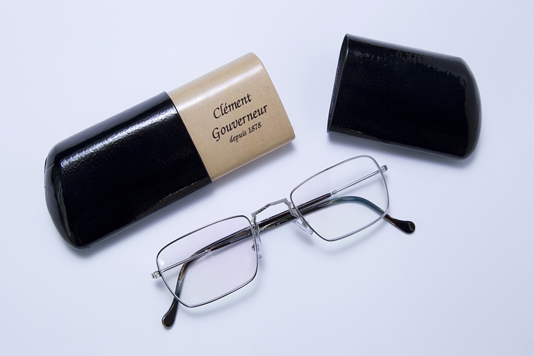 Usine Gouverneur-Audigier, Morez : réédition d'un modèle de lunettes de la première moitié du 20e siècle.
