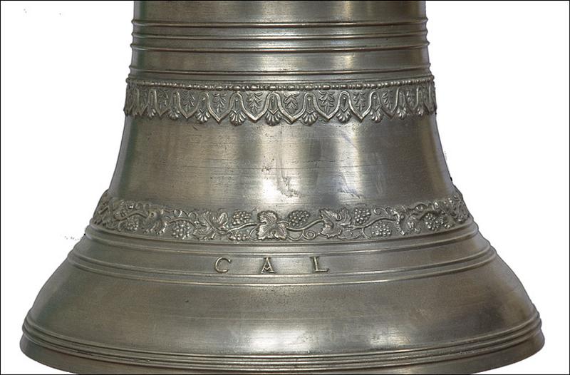 Détail : décor et inscription.