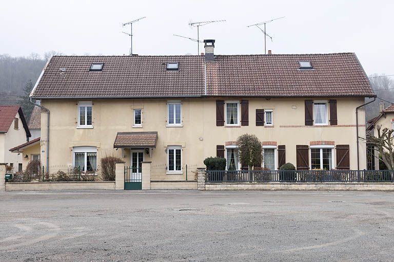 Immeuble à 4 logements. Façade est.