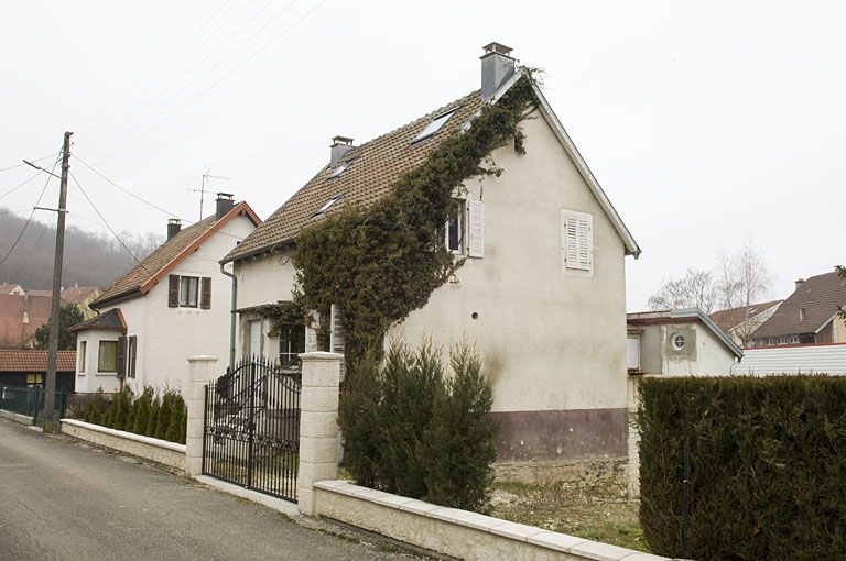 Alignement de maisons individuelles.