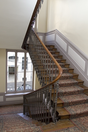 Intérieur : l'escalier.