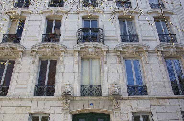 Vue de la façade antérieure à partir du premier étage.