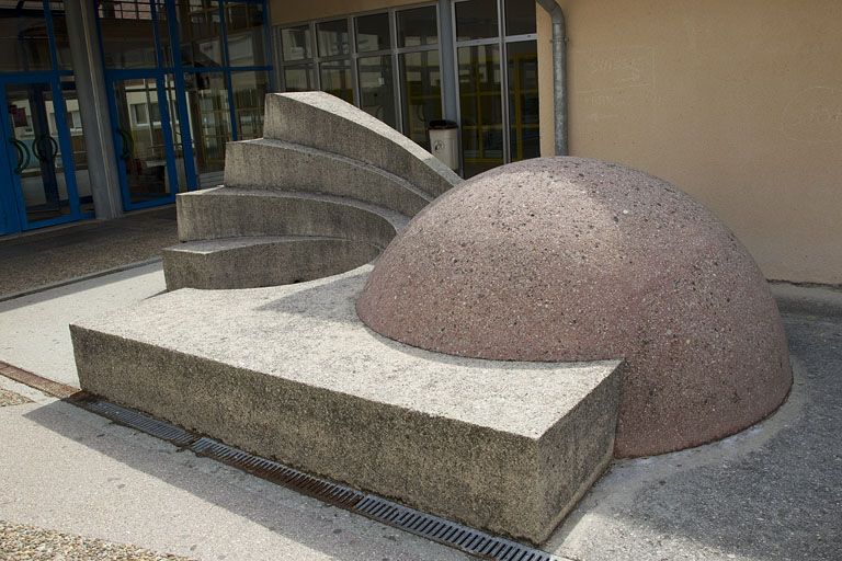 Demi-sphère ailée.