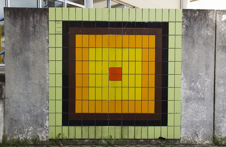 Carrelage mural : un panneau.