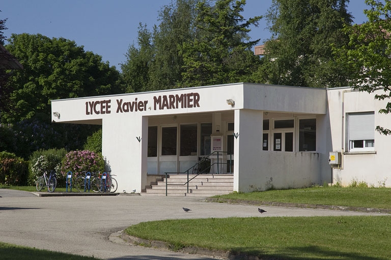 Bâtiment de l'administration : entrée.