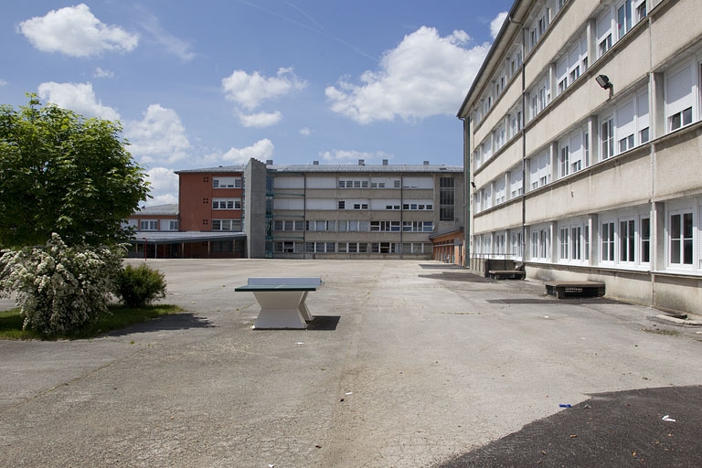 Externat et bâtiment de l'hôtellerie.
