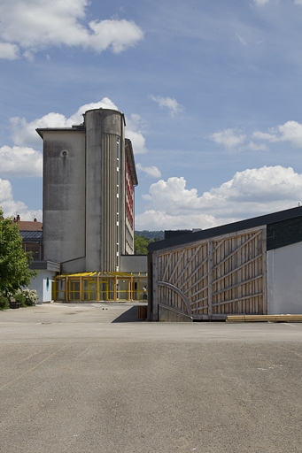 Internat garçons : face latérale et cage d'escalier.